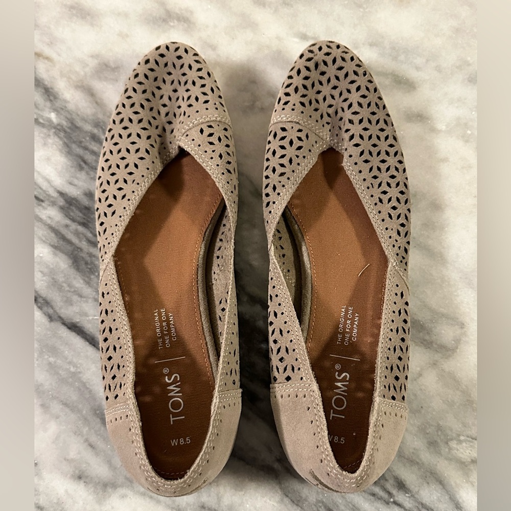 Toms Jutti Flat - Size 8.5 - Tan/Beige/Taupe New With Tags